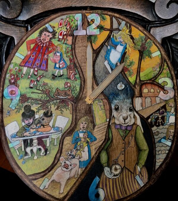 AliceInWonderlandClock